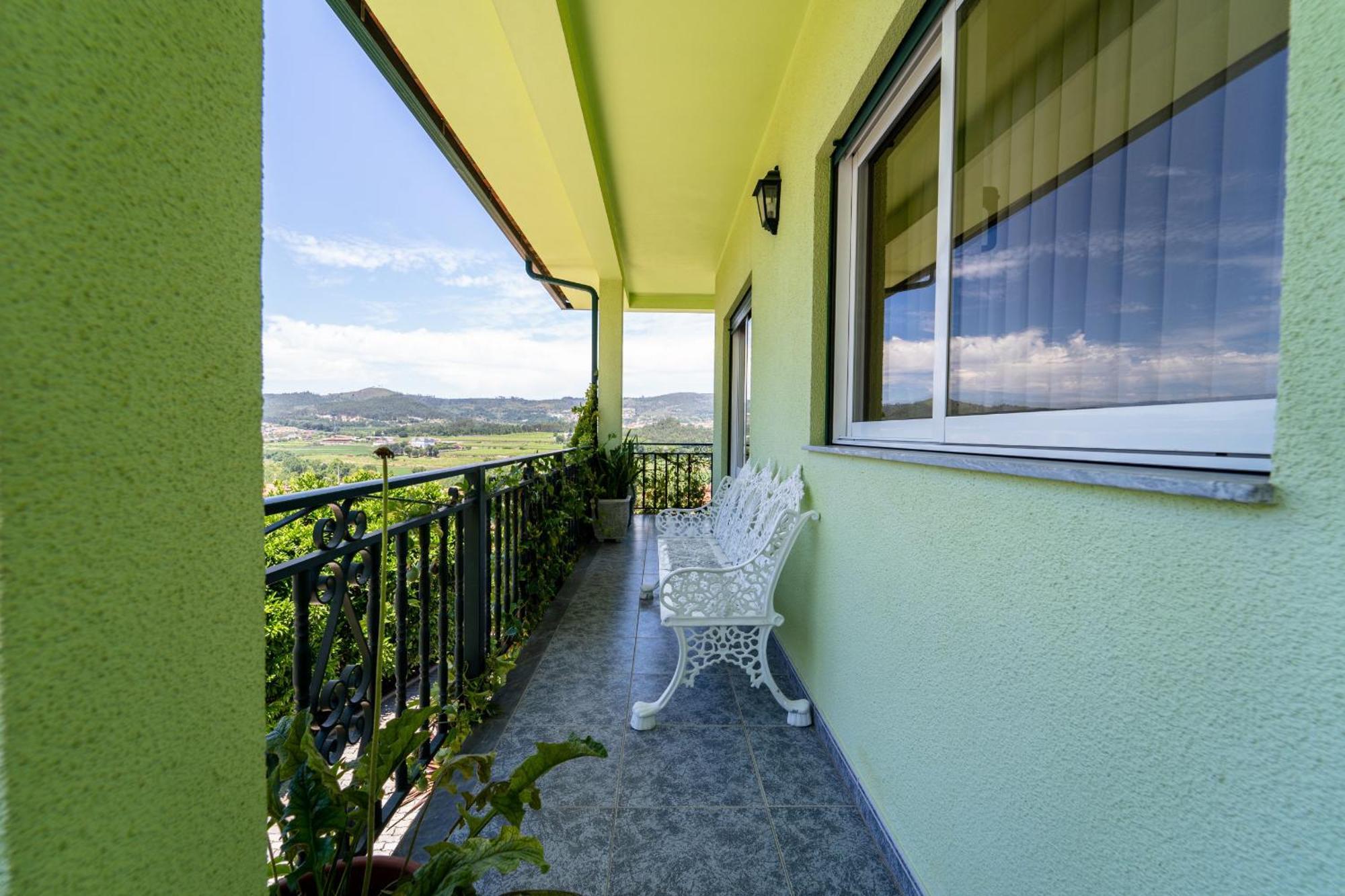 Gondomar Guimaraes - Moradia V3 Com Piscina Natural By House And People Exteriör bild